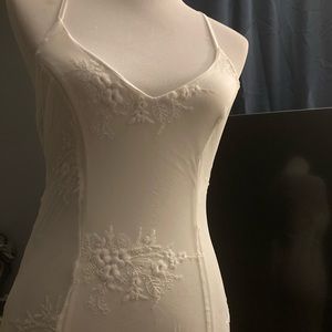 SPAGHETTI STRAP OPEN TIE BACK GORGEOUS WHITE LACE GOWN BEACHY SEXY COOL & CHIC